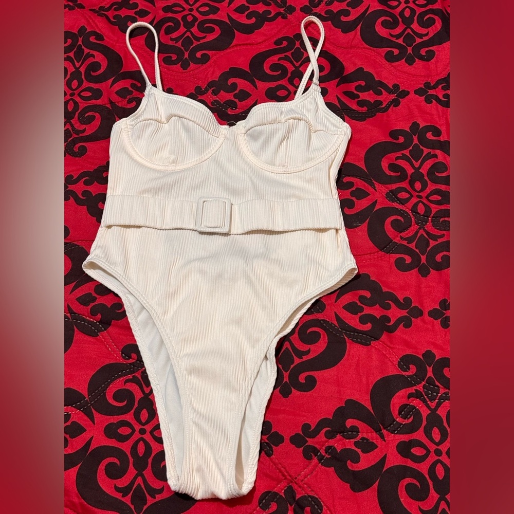 SOUTH BEACH Cream Bra with Structured Cups and Bow Detail